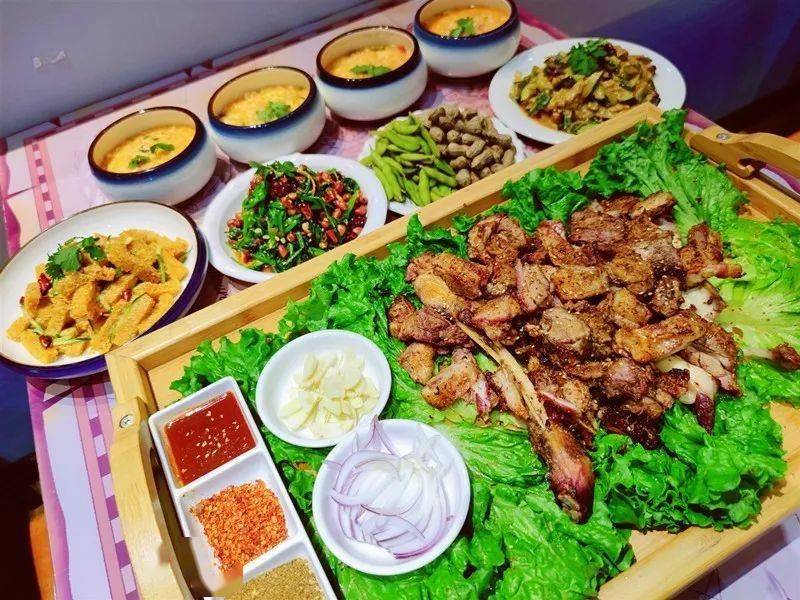 99元抢门市价288元的豪华4人餐炭烤羊腿3斤4种配菜主食