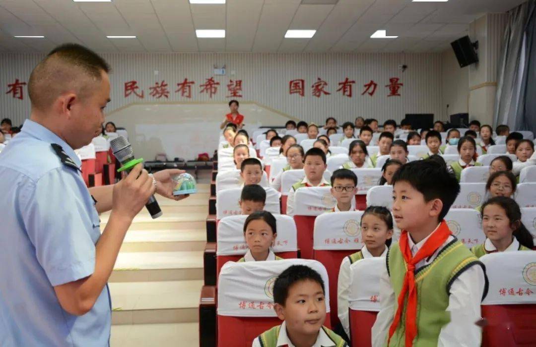 东风小学开展禁拒毒品你我同行国际禁毒日主题教育活动