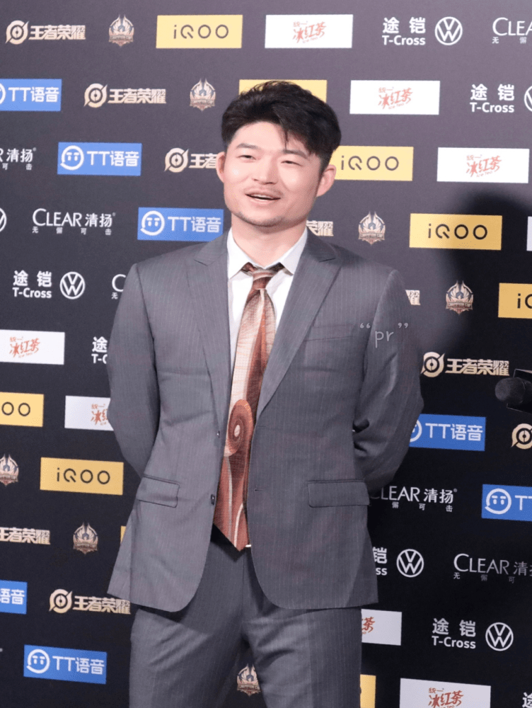 kpl拖米碰碰车撞车dyg林教练,带飞后嘲讽好友初晨:别打职业了