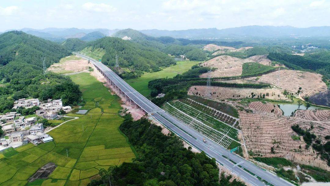 玉湛高速(广西段)今日正式通车