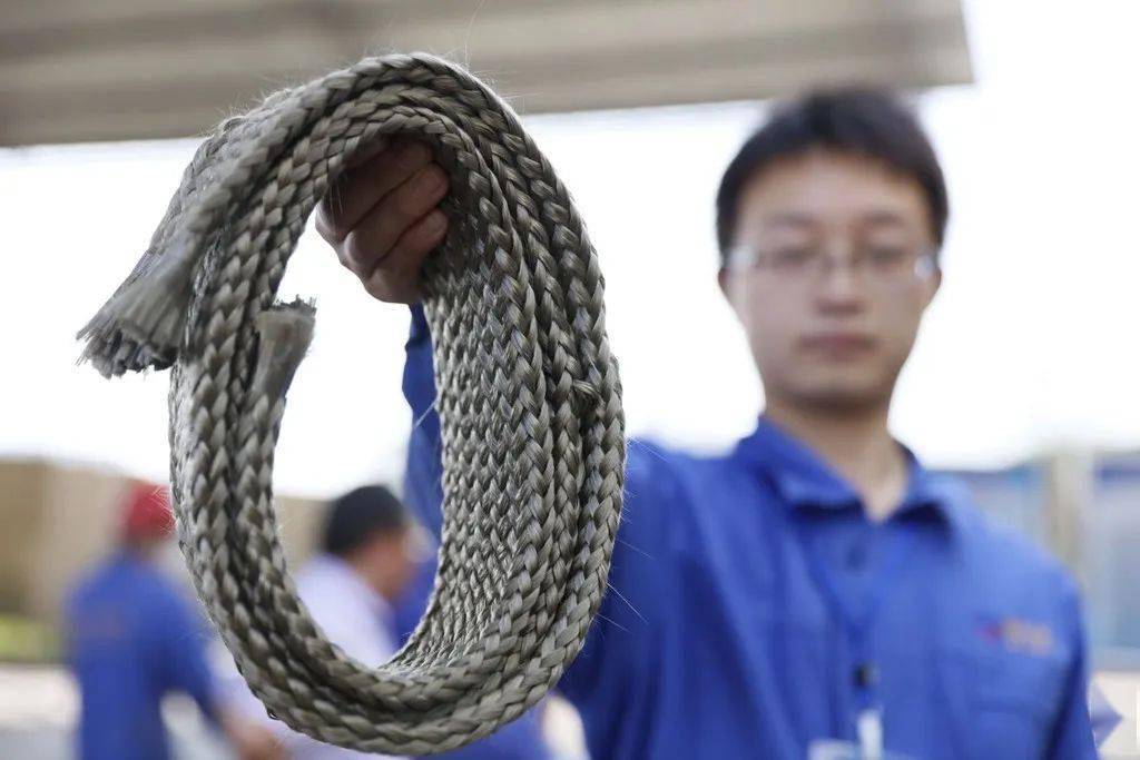 世界首条玄武岩纤维2400孔漏板拉丝智能化生产线在广安点火