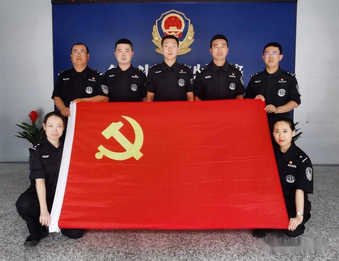 【党旗照我去奋斗】今日,我与党旗同框