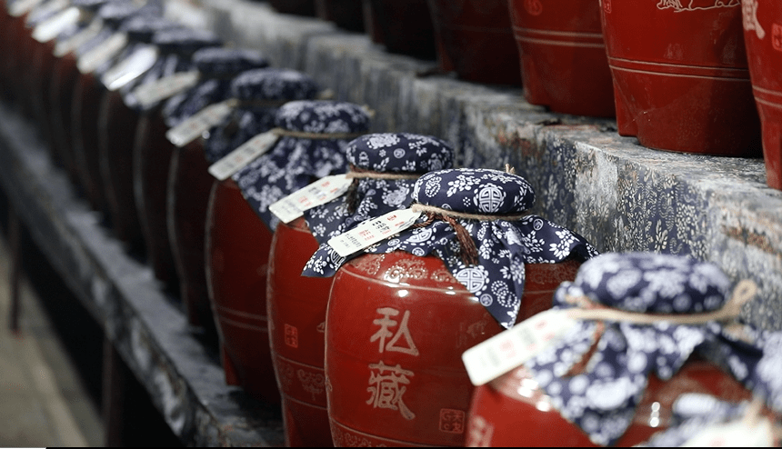 杨梅树都被保护了起来,梅农们有了稳定的收入,酒厂也上了轨道开始盈利