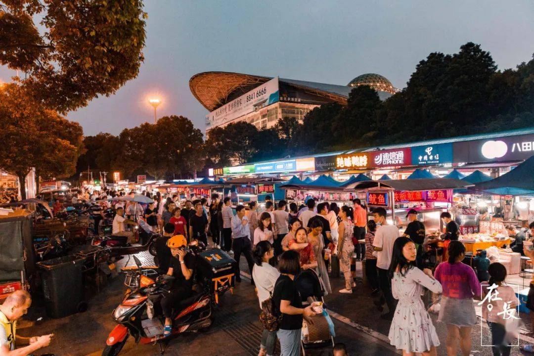 烧烤冷面炸串肉夹馍夜晚的红星夜市卧虎藏龙