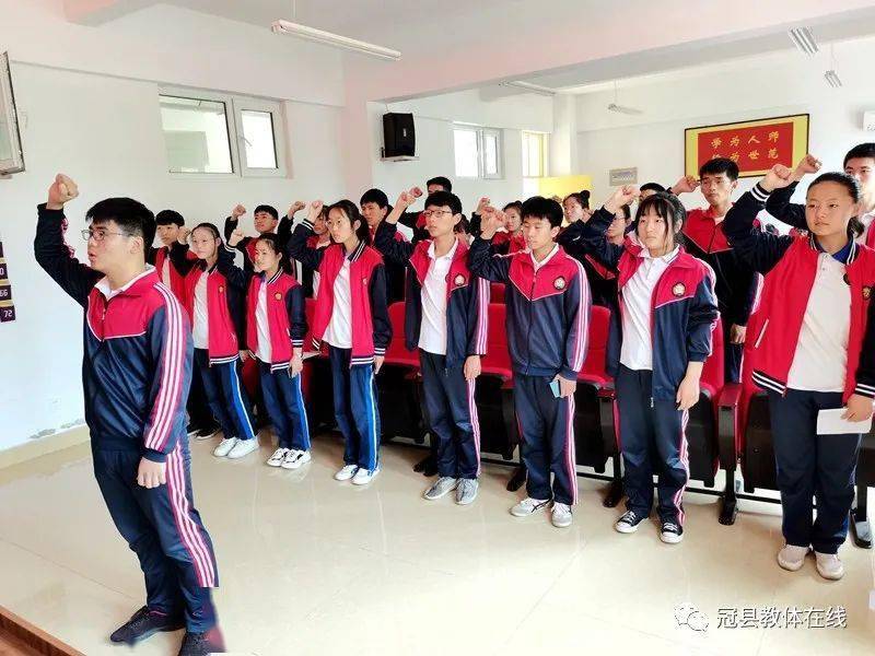 【校园短讯】北陶中学举行新团员入团仪式