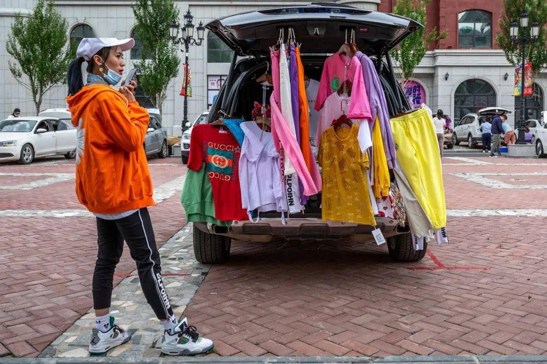 李建波后备箱地摊儿