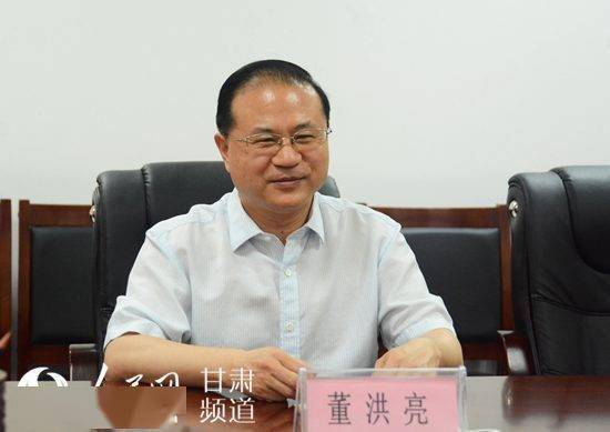 人民日报社甘肃分社社长董洪亮在座谈会上交流发言.(王文嘉 摄)