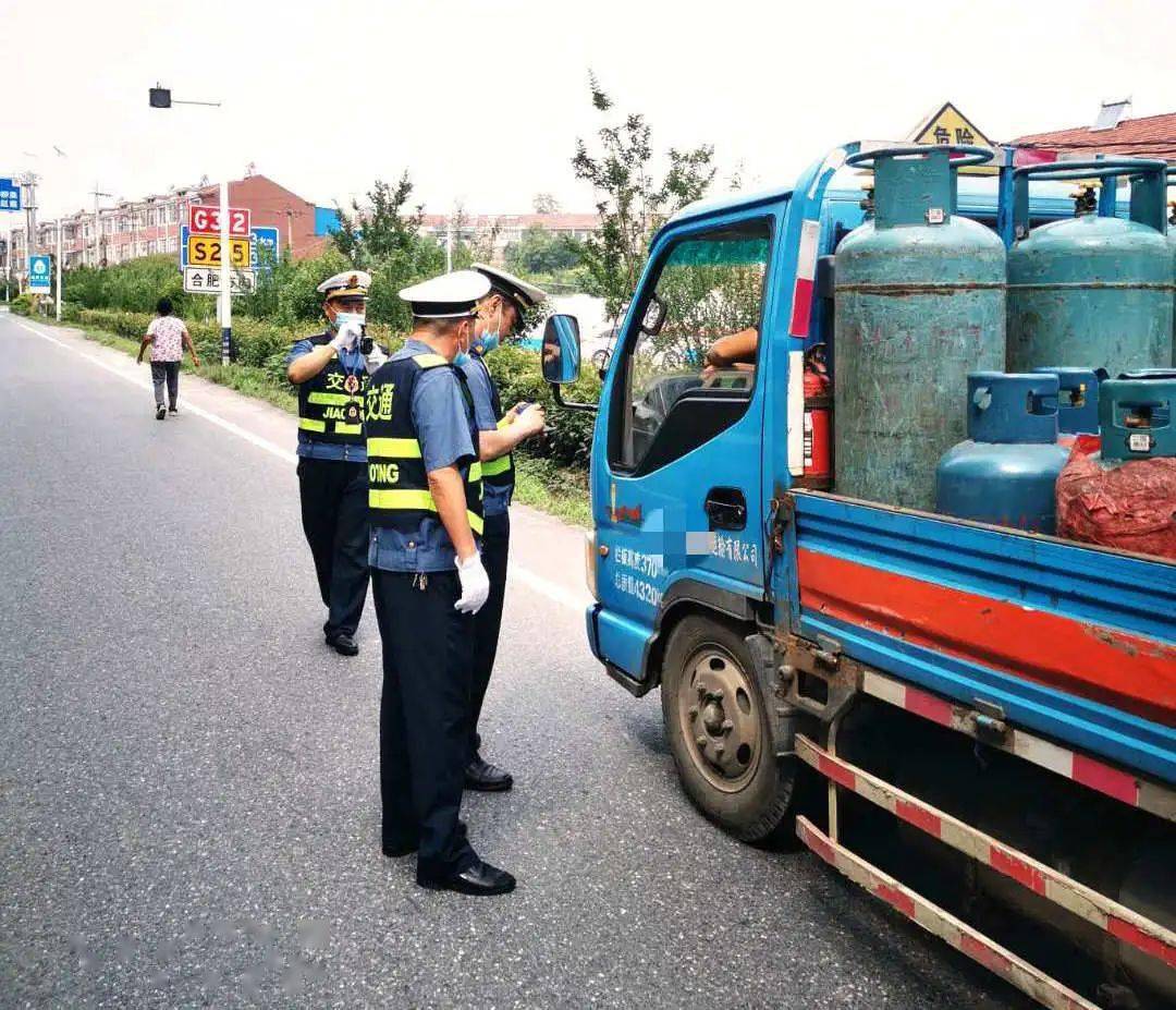 原來,該公司因駕駛員在沒有危險品從業資格證件,也無押運員情況下運輸