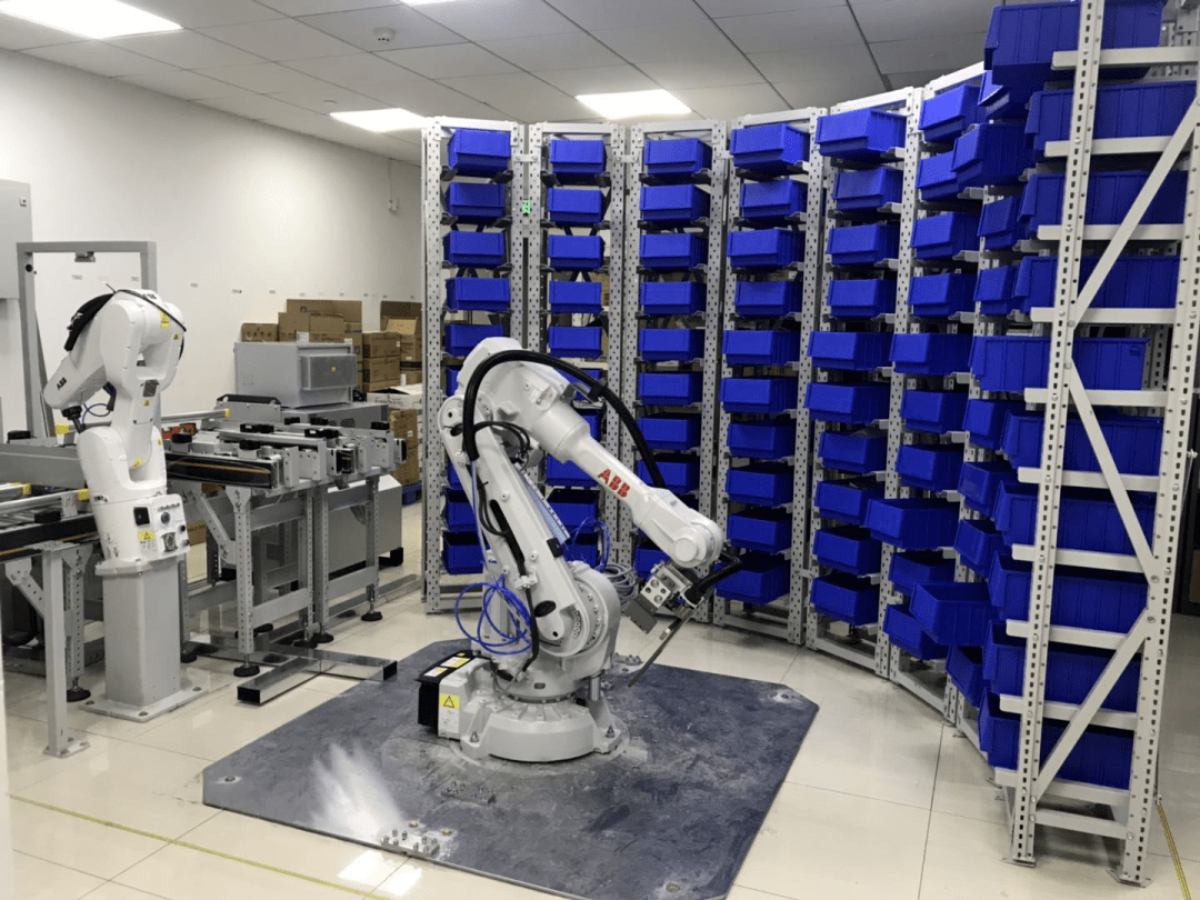 智慧药房分拣机器人智慧护理数据交互信息台ai影像系统,能够在数秒内