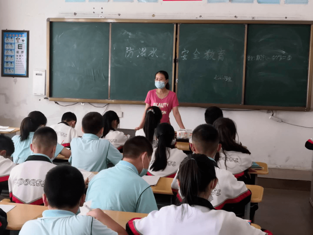 福海县初级中学团委开展预防溺水安全教育主题班会