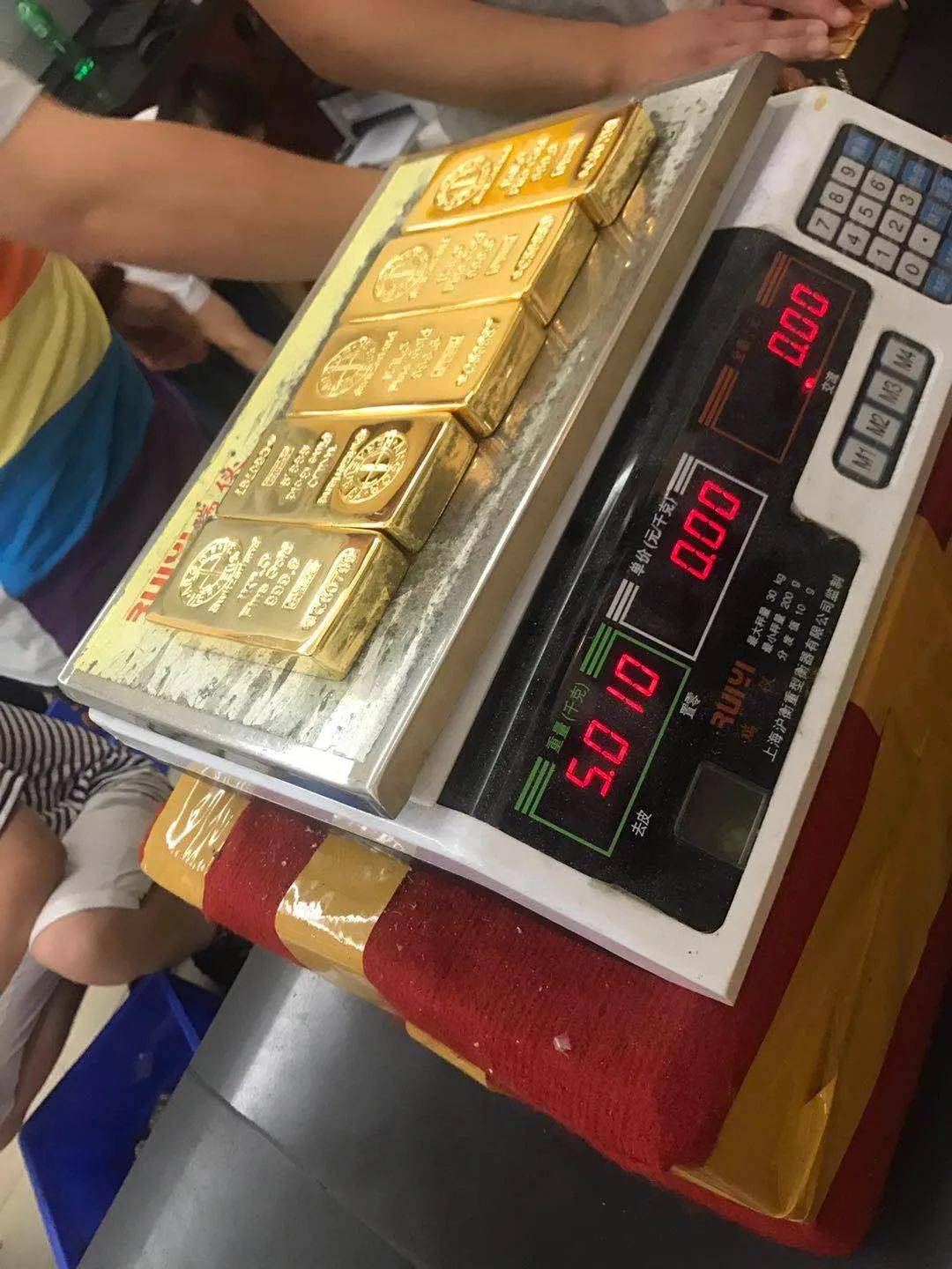 案】83吨假黄金 160亿融资额 229亿保险金额——背后保单的故事_金凰