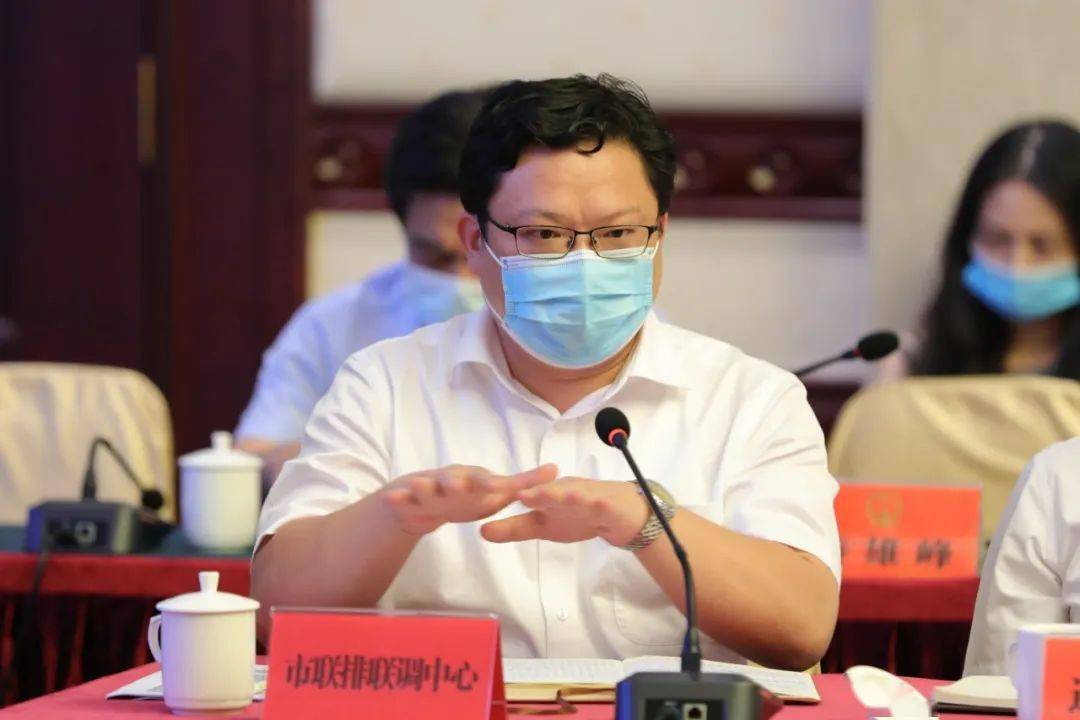 张麒蛰表示:"防止内涝,我们一方面要提高管网收集能力;一方面要配合