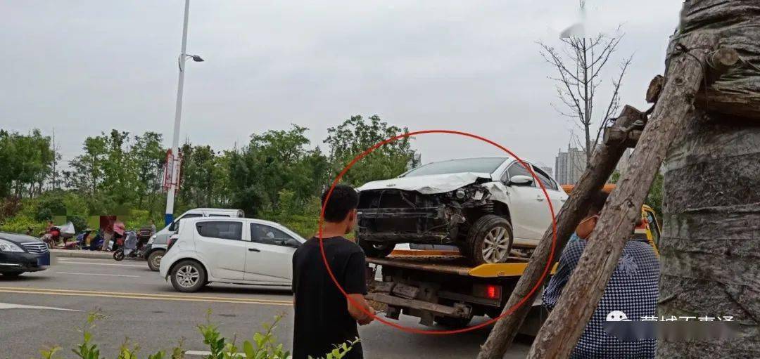 惊险多车受损蒙城城南发生一起交通事故