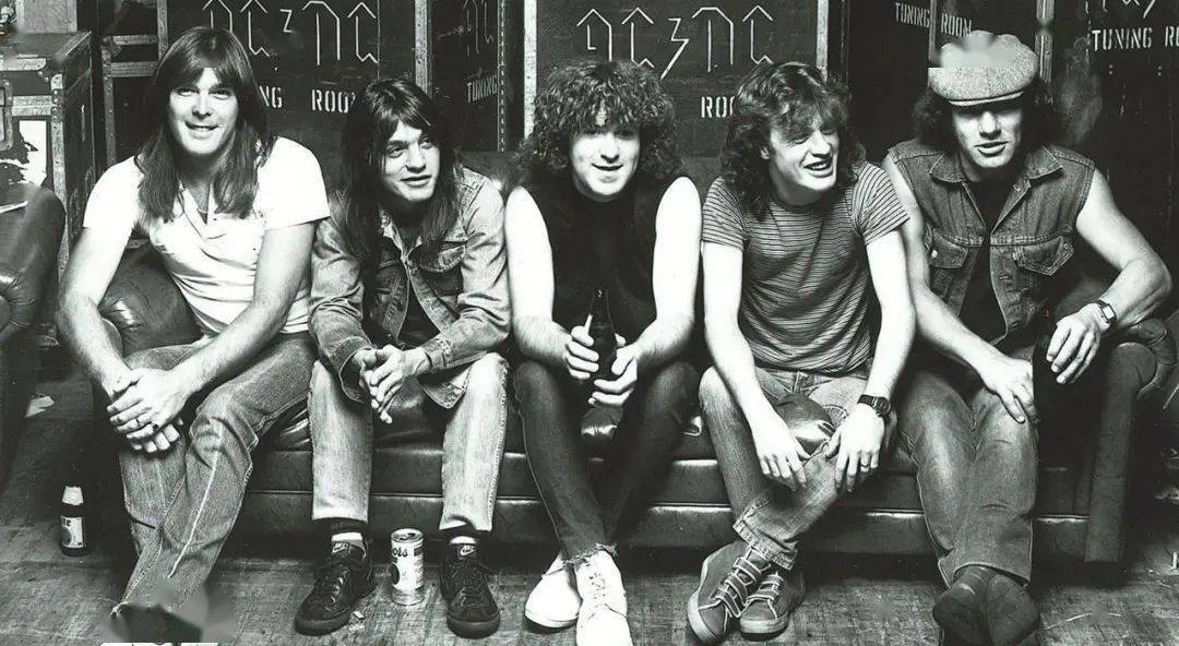 这些经典的曲子,熟悉却又百听不厌,他们是上个世纪最纯粹的摇滚乐