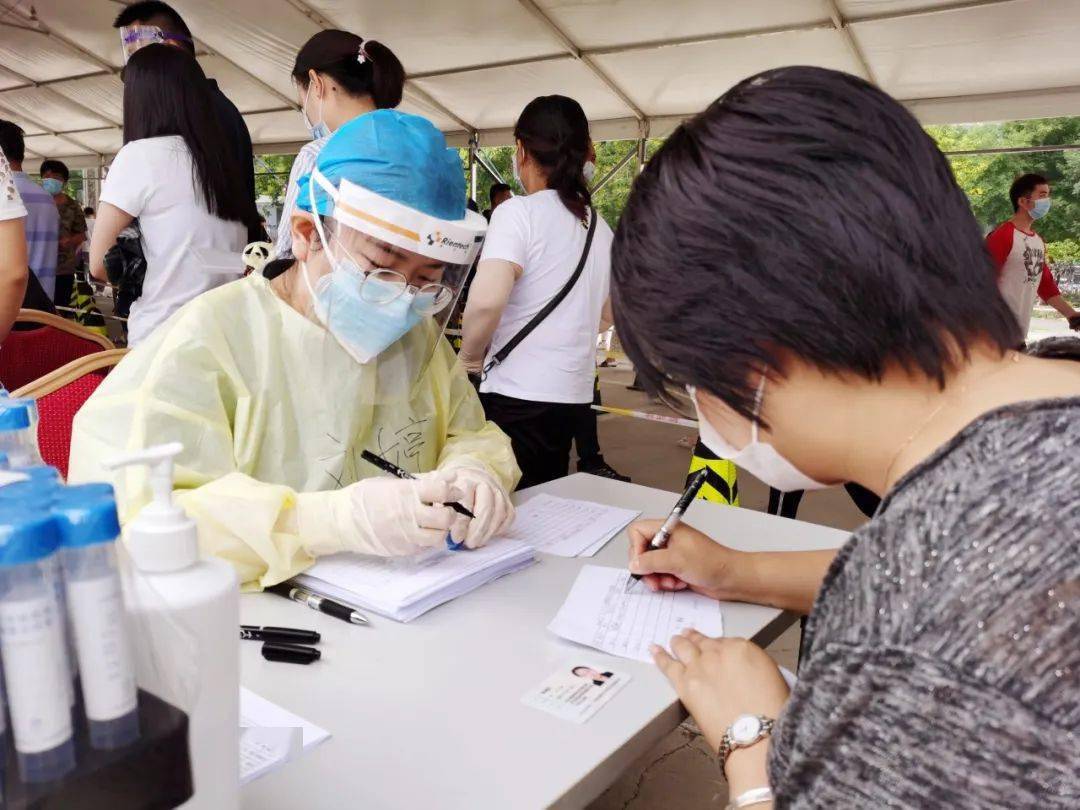 通州梨园对重点企业,商务楼宇人员核酸检测,昨天一天采样5139人!