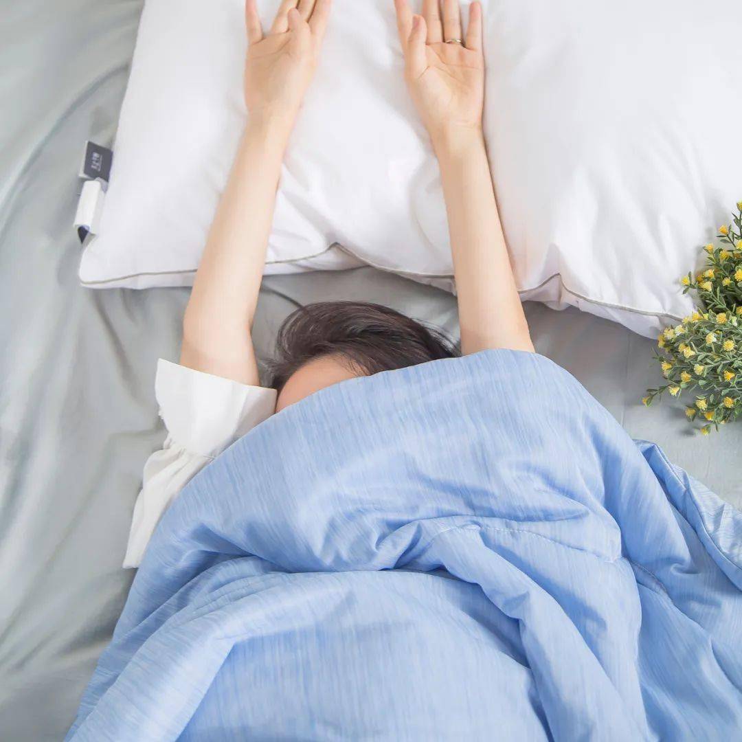 在被窝里装个"空调",盖上自降5℃的冷感被,犹如睡入云朵里的舒爽!