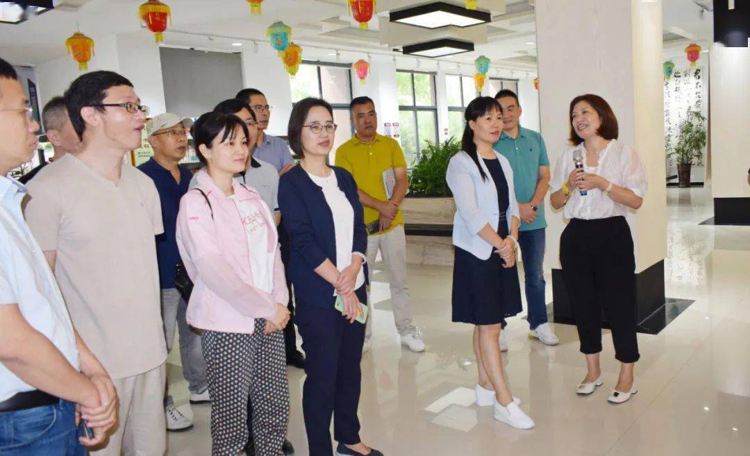 温州市政协文史委主任吴文玲一行来鳌考察城乡公共文化服务体系建设