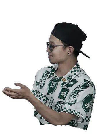 鼓手夏文博旁边已成团的滇声气四人组,要吃火锅也不忘带上专辑,果然是