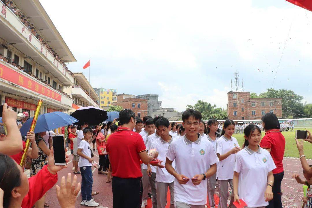 高考在即看桂平各校的生猛出征仪式