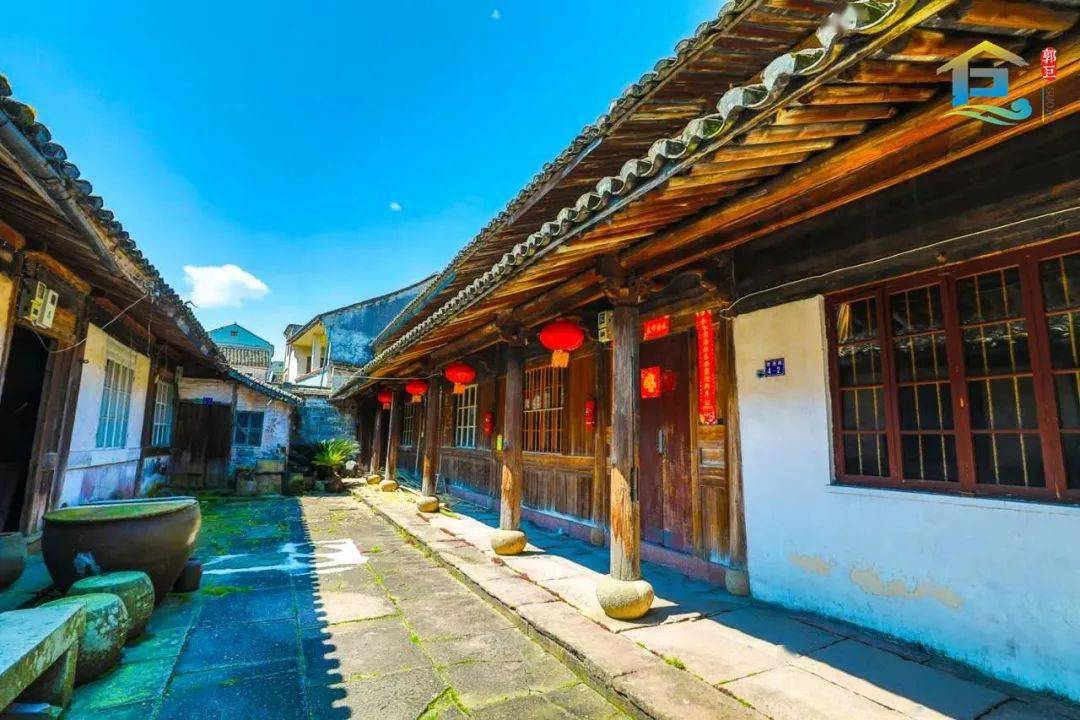 如春的云南固然美好却也多了许多商业化的气息郭巨古城的美则是质朴的