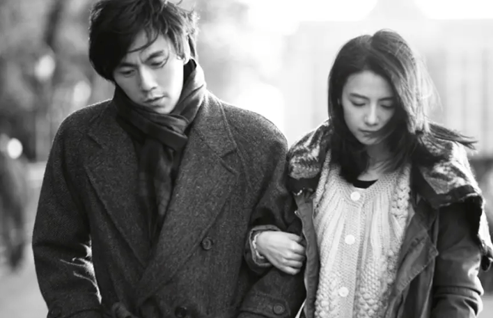 人物,但在短短的几场戏中却历经了喜怒哀乐悲欢离合,尤其是和张雨绮的