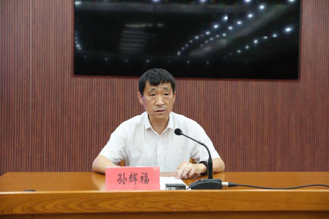 孙辉福强调,一要提高政治站位,增强打赢脱贫攻坚战的责任感和紧迫感.