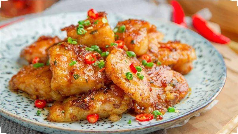 香煎龙利鱼块的家常菜,外酥里嫩,老人小孩都爱吃!