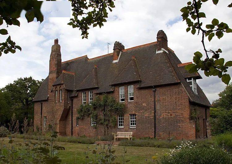 利希斯(bexleyheath),由莫里斯的好友,建筑师菲利普·韦伯(philip