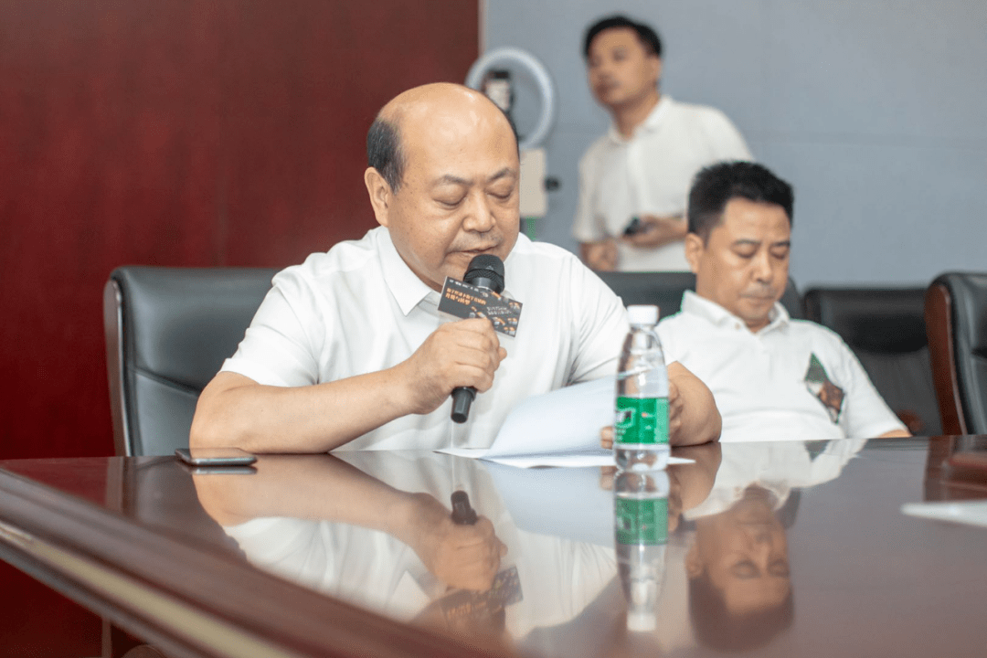 河南省工商联小微商会副会长王新刚,河南区执行院长刘福艳参会