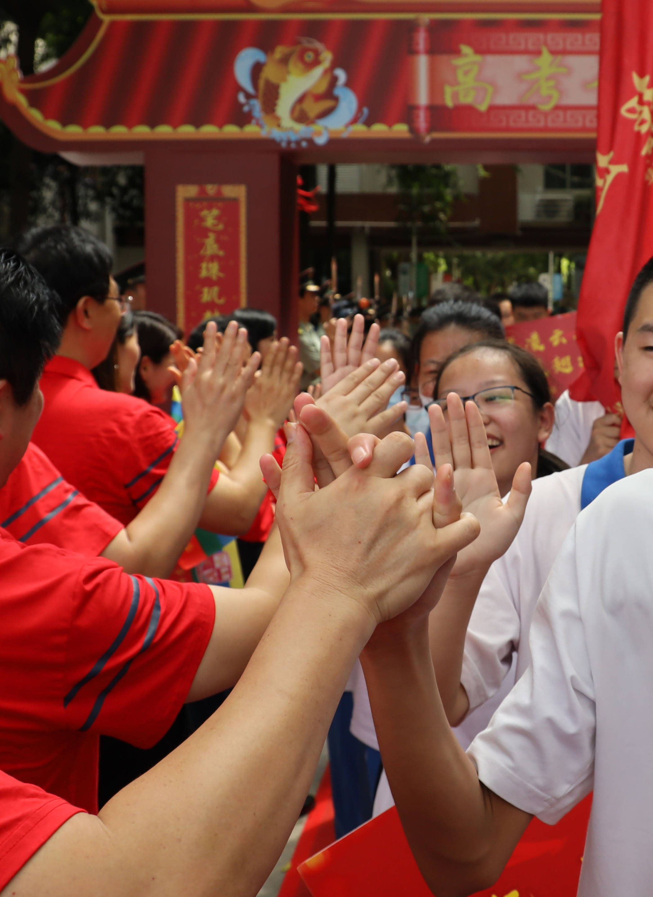 燃爆广州一学校高考壮行场面让人热血沸腾