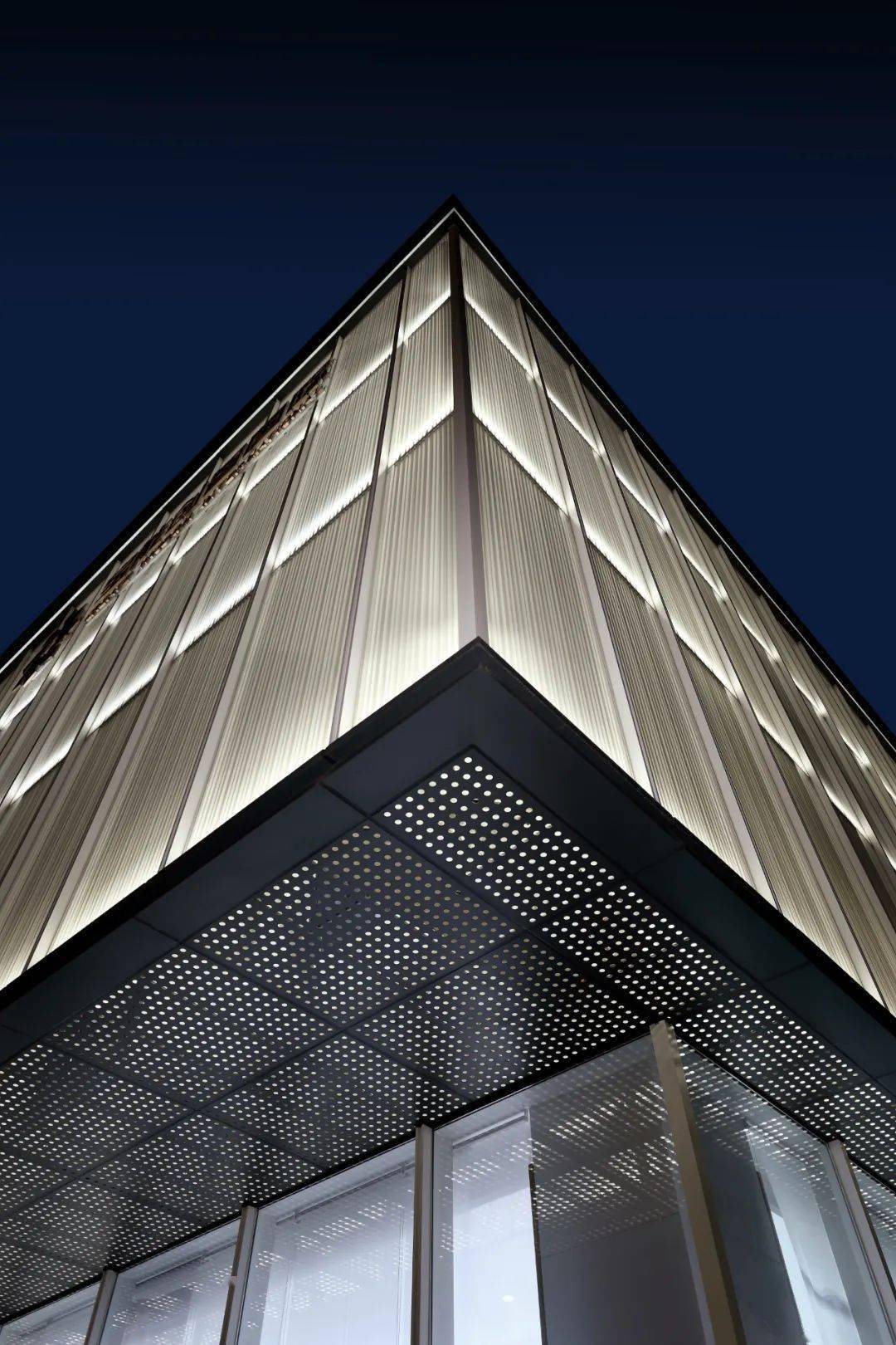 每1000㎡透明玻璃盒子淬炼中式传统文化