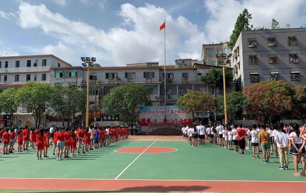 龙林中心小学图片