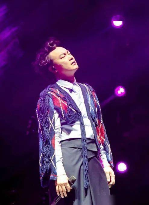 娱乐圈的很多大佬都出自这档节目,比如郑秀文,张卫健.