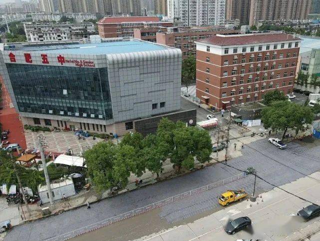 目前正处于施工关键期的长江东路(滁州路-二十埠河桥西)改造工程采取