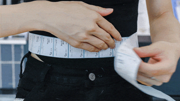 只见店员小姐姐的无影手在机器上飞速点点点……要不是因为要选择冰量