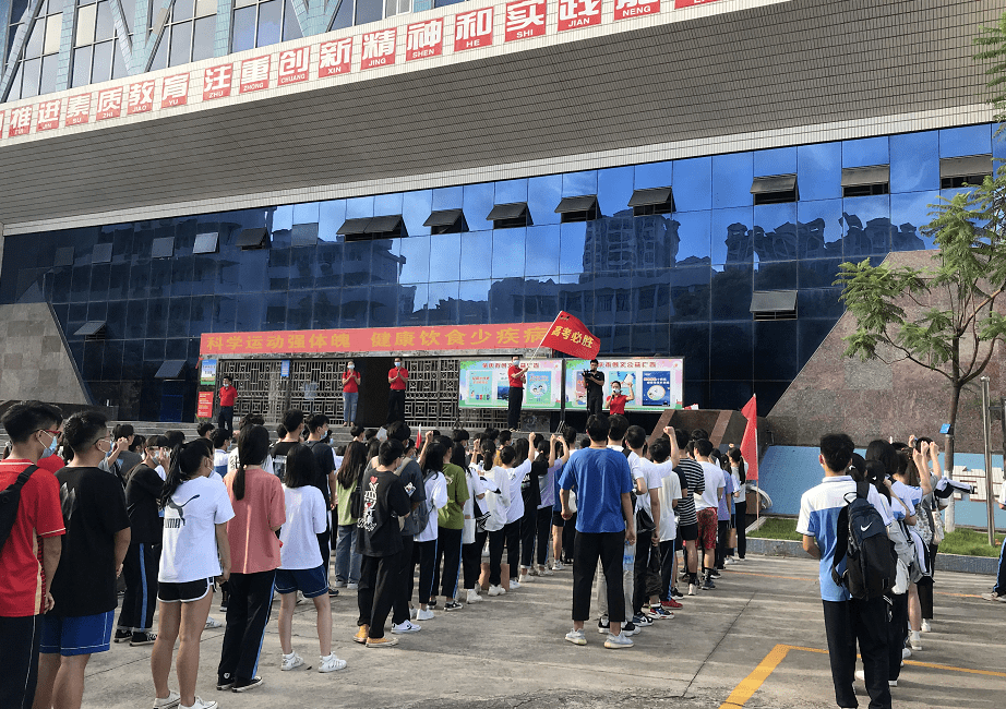 图源 高要发布高要区△今天上午,鼎湖中学高考执勤点的警员还意外地收