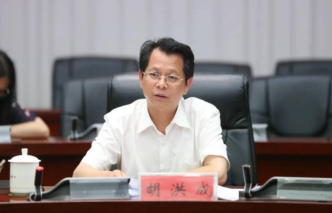 李静仁与遵义市常务副市长胡洪成座谈