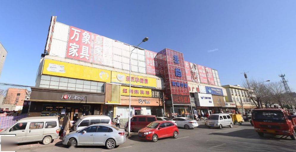 万新村店:在天山路曲溪东里对面,开业当天,人都快挤到旁边万新商场里