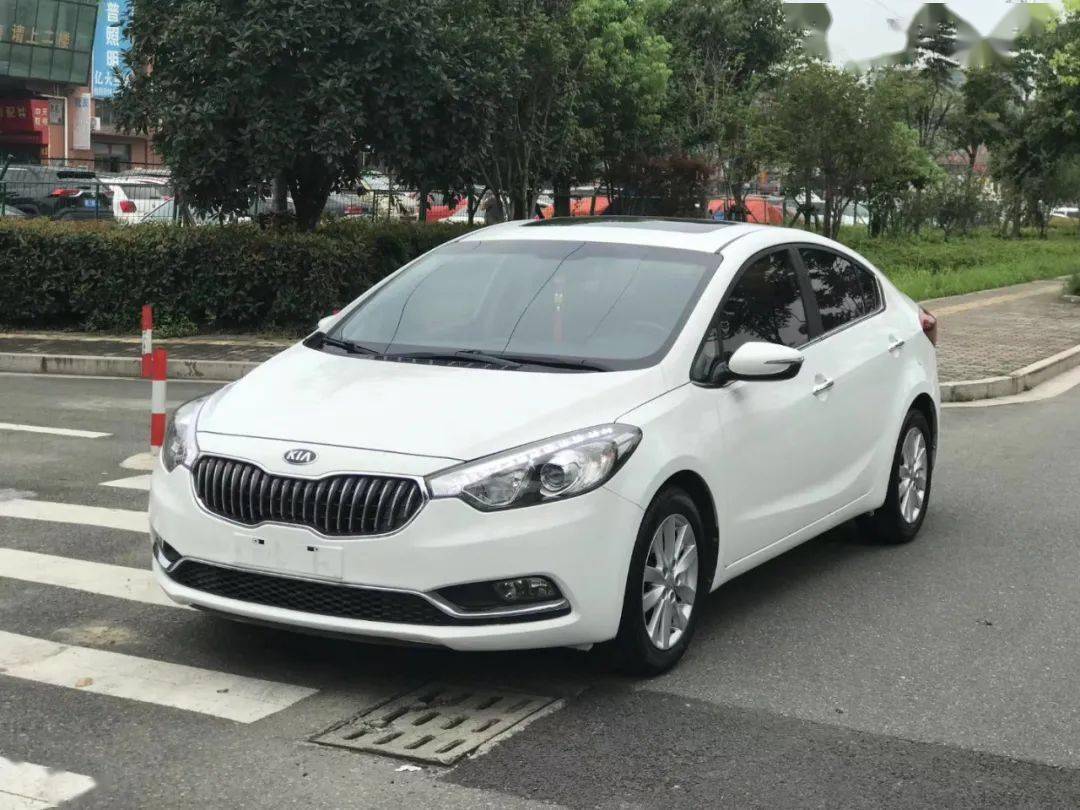 2015年起亚k3手动挡16高配