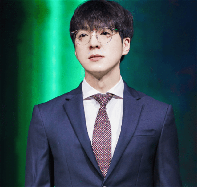 亲自要小乐言上场的冠军教练扣马,采访时却说,不愿跟他站一起?