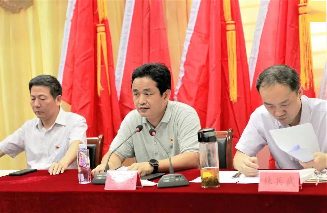 陈国钦代表省直机关团工委作了热情洋溢的讲话,希望集团团委始终把党