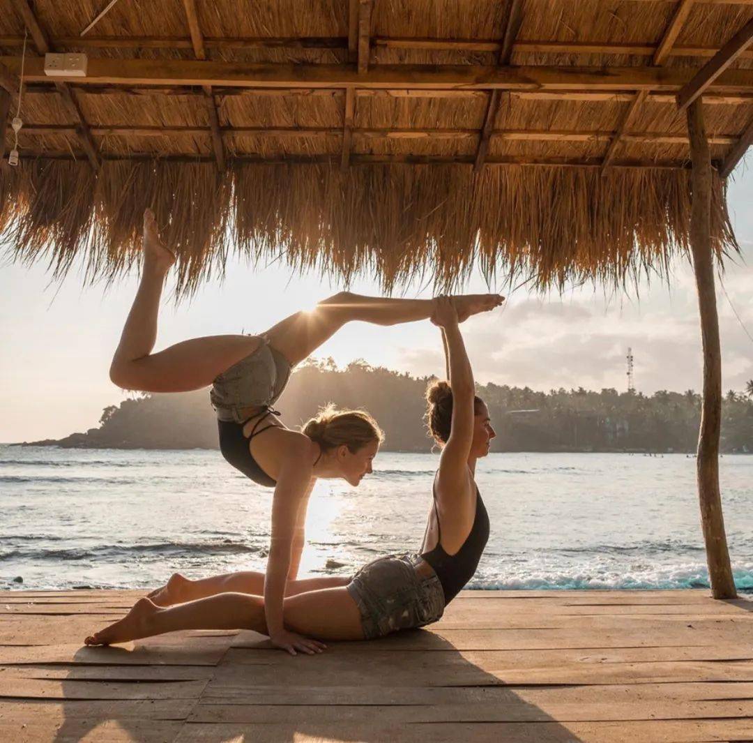 不知道双人瑜伽照怎么拍?收藏这篇文章就够啦!