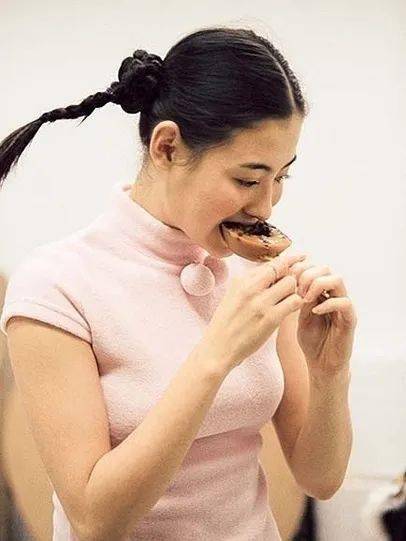 来看看120斤的张柏芝啊!