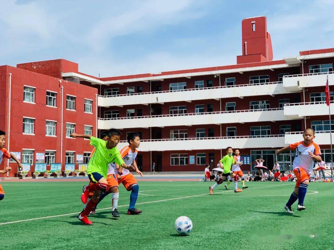 书香四小重燃战火踢出自我东胜区第四小学校长杯足球赛报道