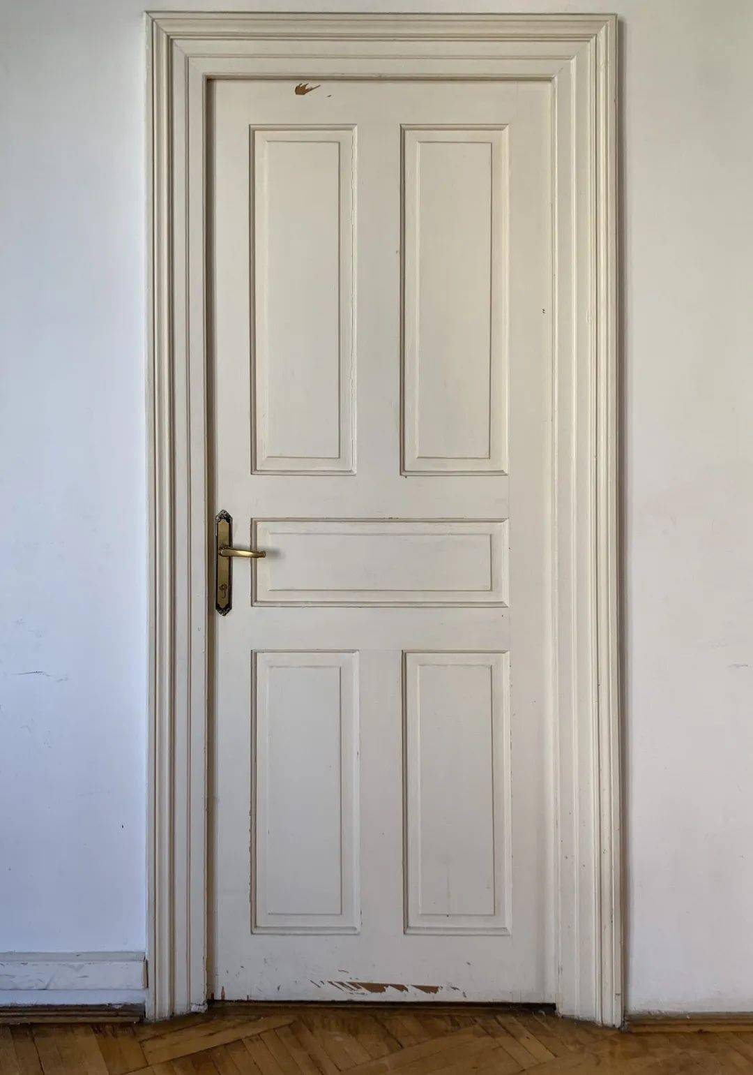 目字门:多个镶板排列,有3个               有一类镶板门,"口"是横向