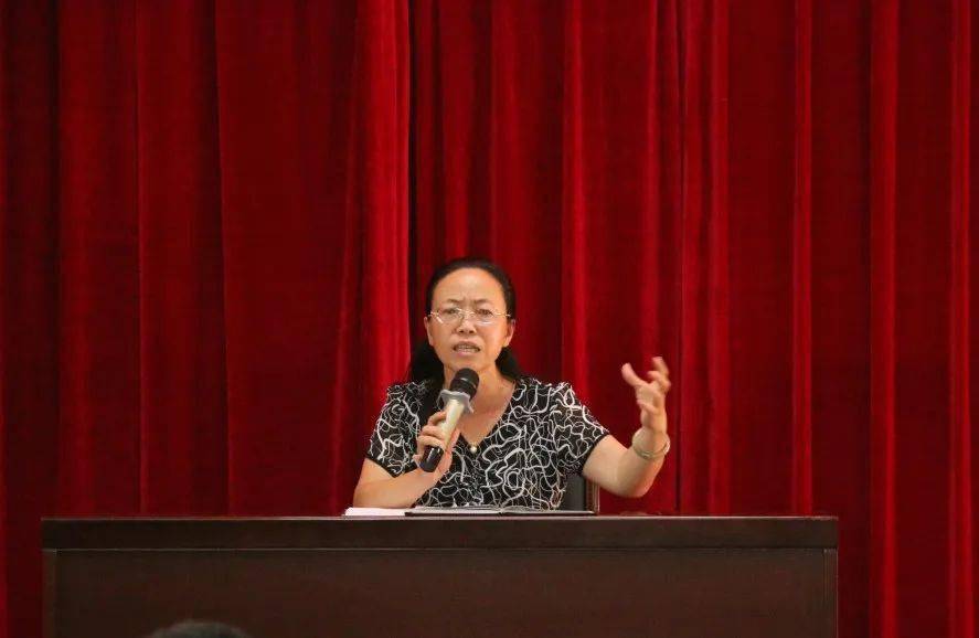 师风 铸师魂——北海市第二实验学校2020年师德师风主题教育大会_钟晴