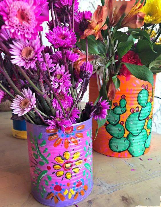 用丙烯颜料涂刷再画上一些手绘的图案,你还会记得它是一个废旧的铁罐