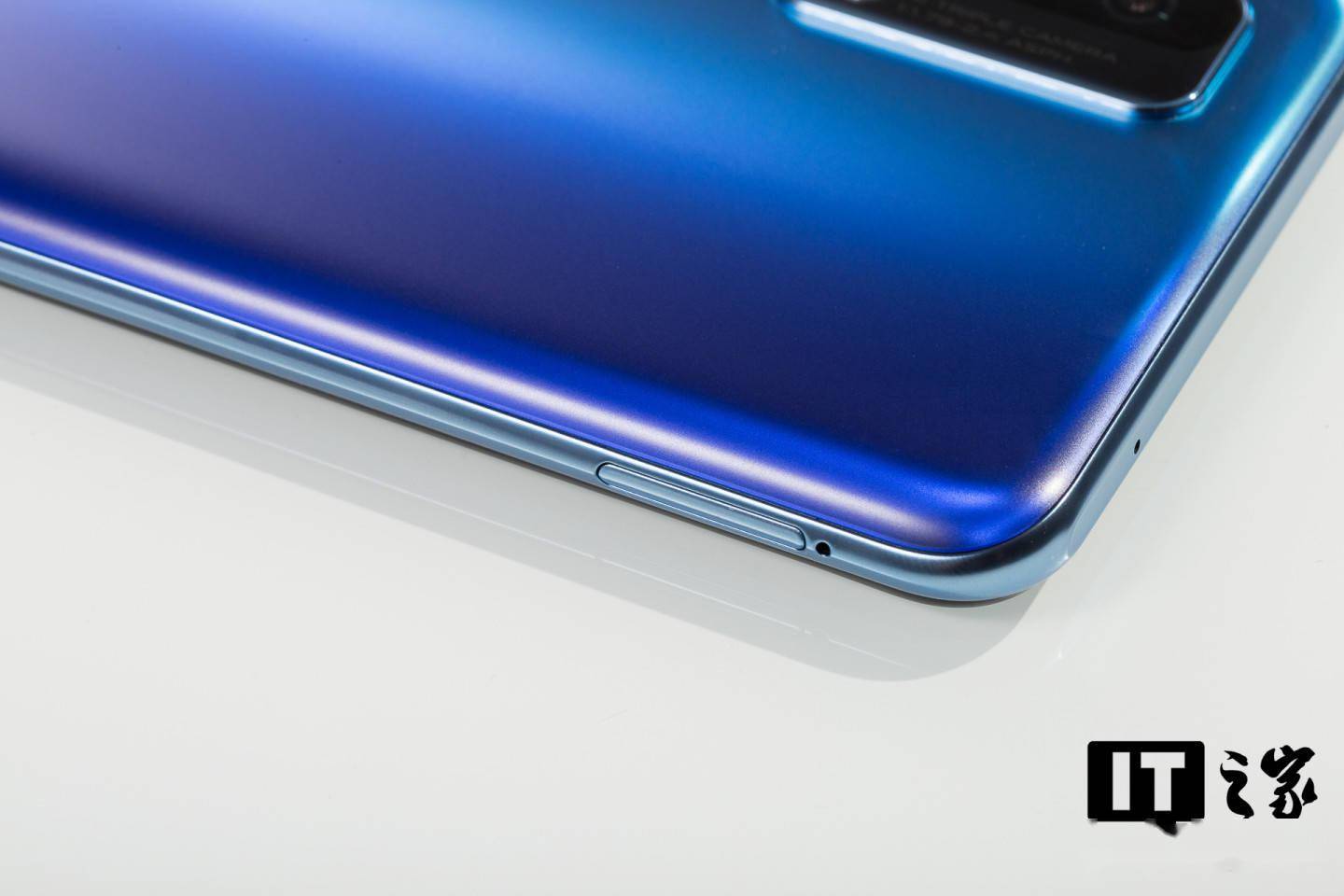 【it之家开箱】iqoo z1x 5g手机开箱图赏