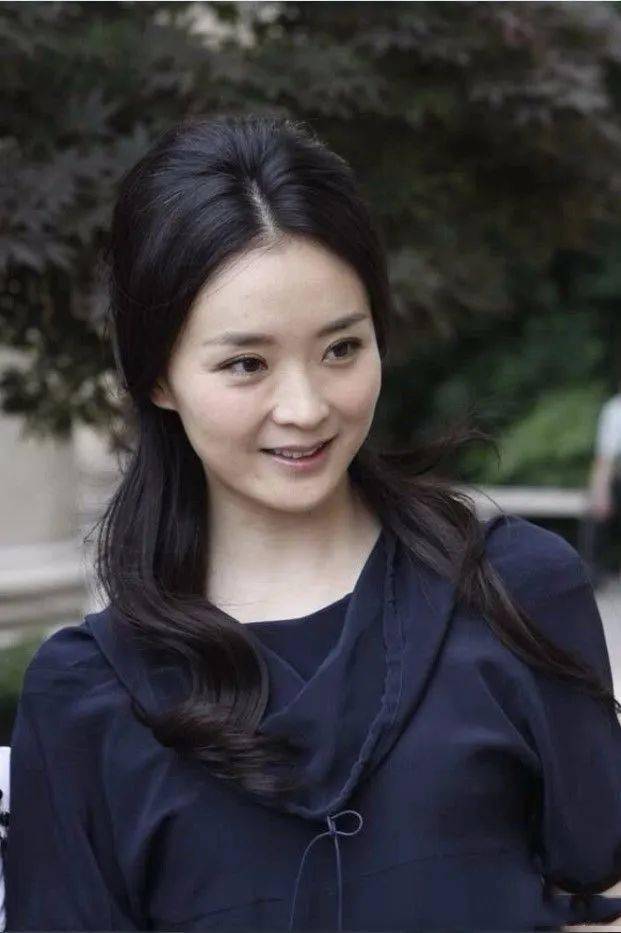 王艳发福了也漂亮,即使镜头拍着也不怕笑出皱纹,真实面对衰老!