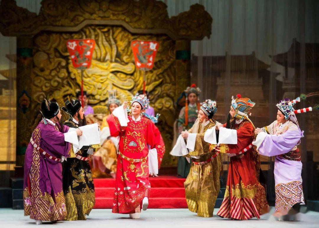 去剧院看戏的日子回来了